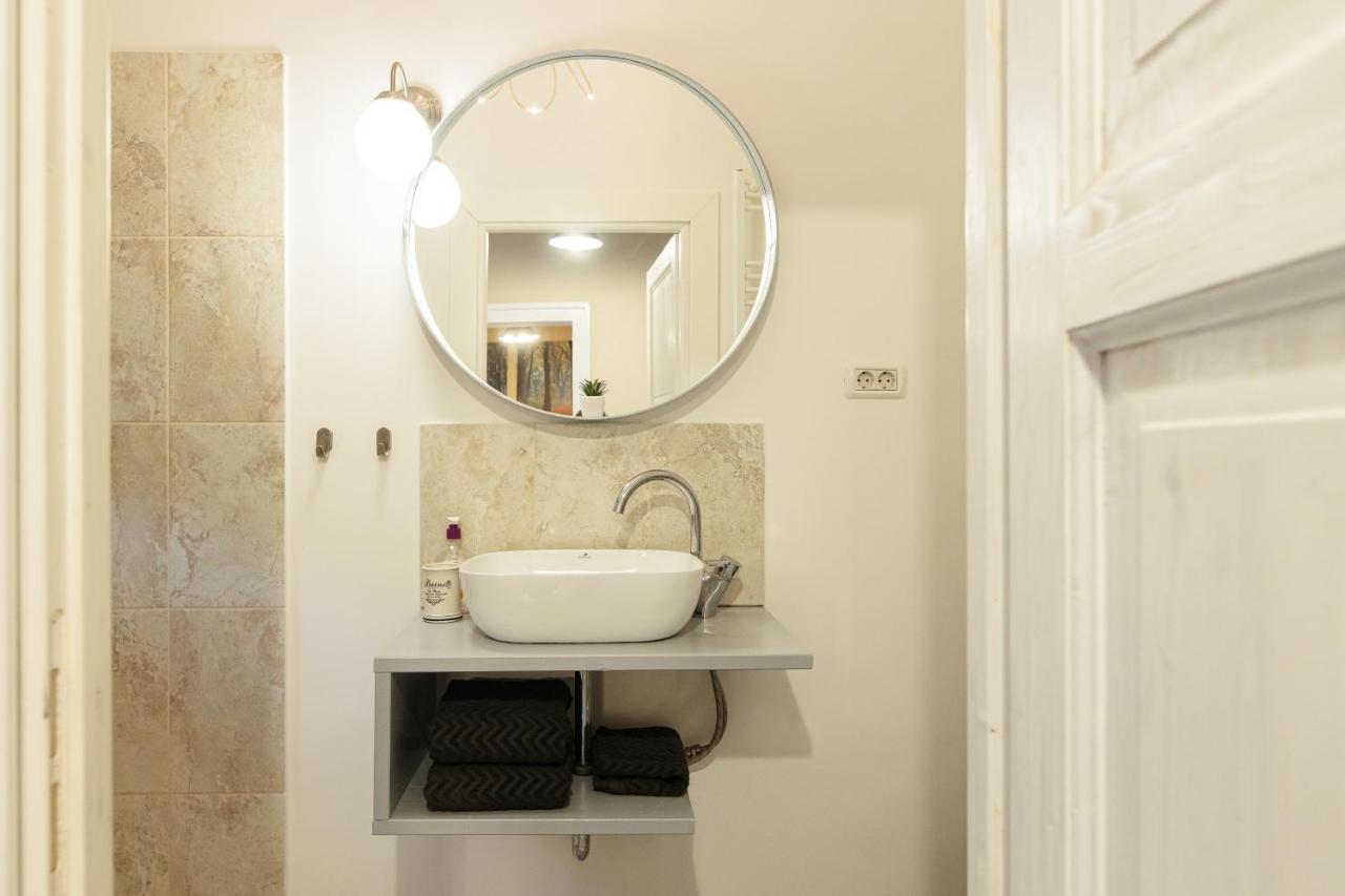 Chic Apartment In Historical City Center 蒂米什瓦拉 外观 照片