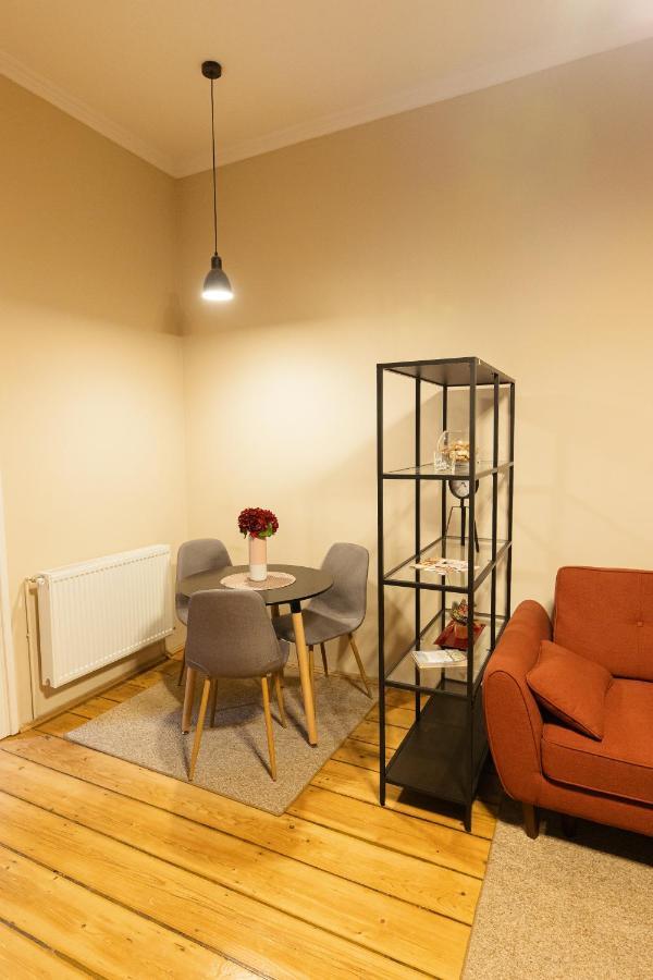 Chic Apartment In Historical City Center 蒂米什瓦拉 外观 照片